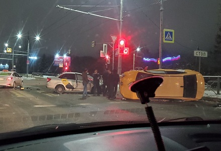 Во Владимире у "белого дома" столкнулись два такси