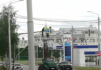 Во Владимире дорожный знак повесили вверх ногами