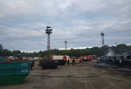 Поджог мог стать причиной возгорания мусоровозов во Владимире