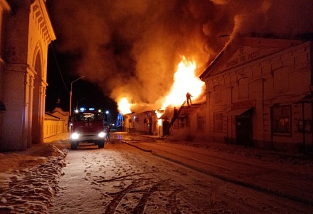 Во Мстёре сгорела половина торговых рядов