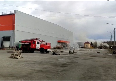 Пожарные не позволили огню подобраться  к промышленным зданиям во Владимире